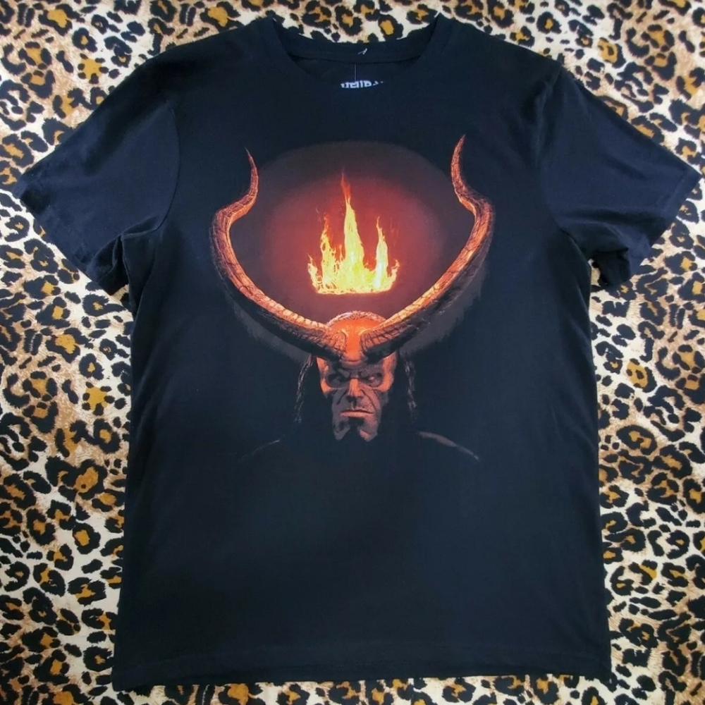 Hell Boy Flaming Crown Black Tshirt Mens Size Small Tee Hot Topic NWT B17